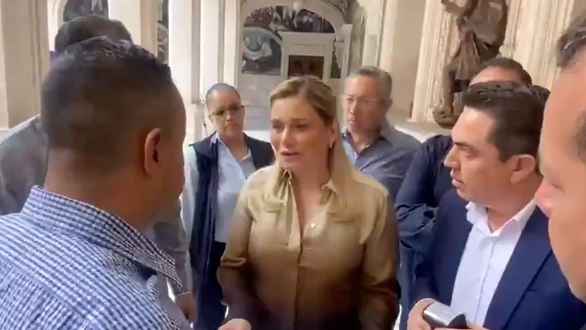 La gobernadora Maru Campos al recibir el citatorio de la FGR