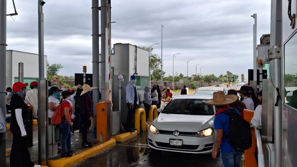 Toma de caseta en zona limítrofe con Puente de Ixtla, sobre la Autopista México–Acapulco (Carretera Federal 95D)