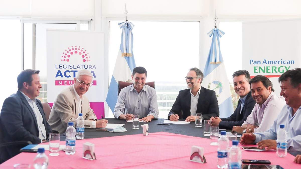 Marcos Koopmann y demás dirigentes. Fuente: (Legislatura de Neuquén)