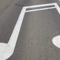 Una canción popular suena sobre el asfalto en la Ruta Nacional 237