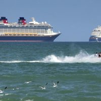 Equipo del crucero de Disney salva a niña que cayó por la borda y a su padre que saltó tras ella