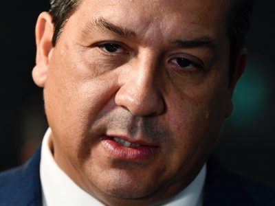 La UIF presenta cuarta denuncia contra García Cabeza de Vaca, ahora por peculado