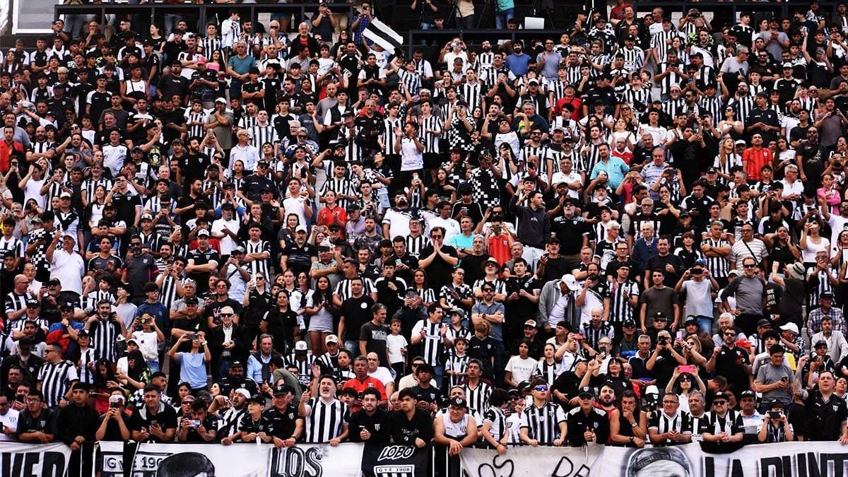 Los hinchas de Gimnasia tienen la ilusión de jugar la final.