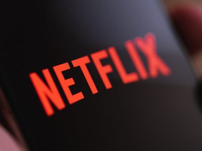 La excéntrica comedia dramática de Netflix que es una de las series más vistas del momento