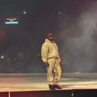 Kanye West luce producción en la Plaza de Toros tras polémica por productos con simbología nazi (Vi