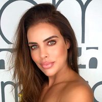 ¡El agua se puso dura! Sara Corrales dejó ver lo impensado de cabeza ¡Y en traje de baño!