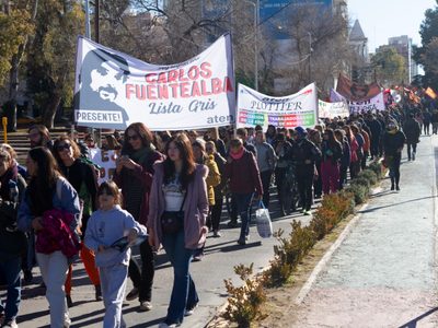 Denunciaron que el Gobierno ingresó a la planta funcional de las escuelas y aplicaron descuentos masivos por hacer paro