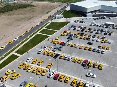 Presentaron una línea de créditos para renovar la flota de taxis y remises en Neuquén
