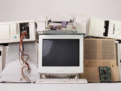 No tires la computadora vieja que ya no sirve y mirá cómo darle otro uso, sin ser experto en programación