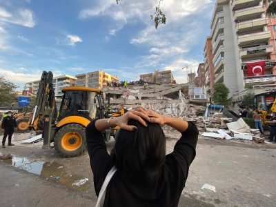 Suben las víctimas fatales del terremoto en Turquía y Grecia: siguen las tareas de rescate