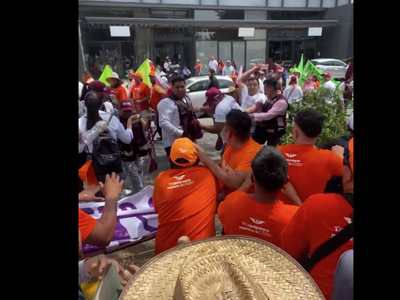 Batalla campal entre militantes de Morena y Movimiento Ciudadano en Tlaquepaque (Videos)