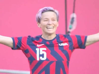 Megan Rapinoe anotó un gol olímpico... literalmente (Video)