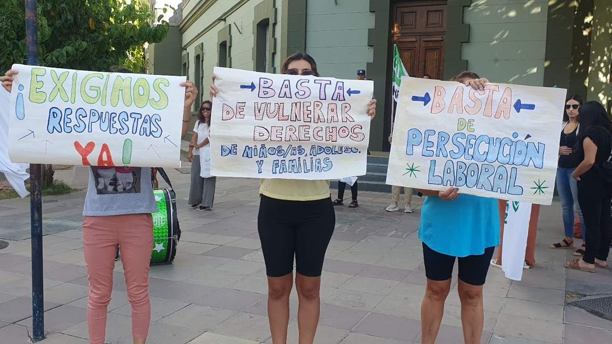Protesta en Casa de Gobierno. Fuente: (Javier Manzano-Minuto Neuquén)