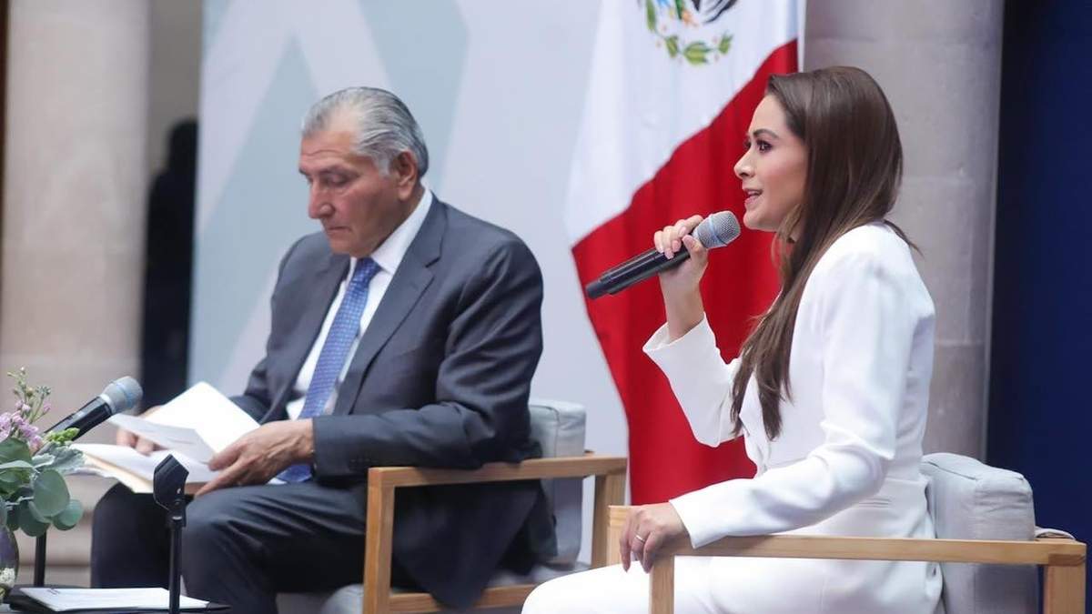 Adán Augusto López en un encuentro con grupos civiles, acompañado de la gobernadora de Aguascalientes
