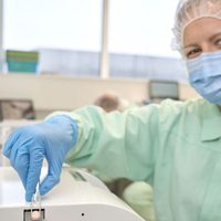 La FDA autoriza la venta de la píldora contra covid-19 de Pfizer