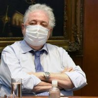 Imágenes conmovedoras: González García presenció la primera vacunación en el Hospital Posadas