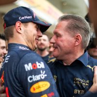 El padre de Max Verstappen criticó a Checo Pérez y recomendó a un juvenil para que lo reemplace