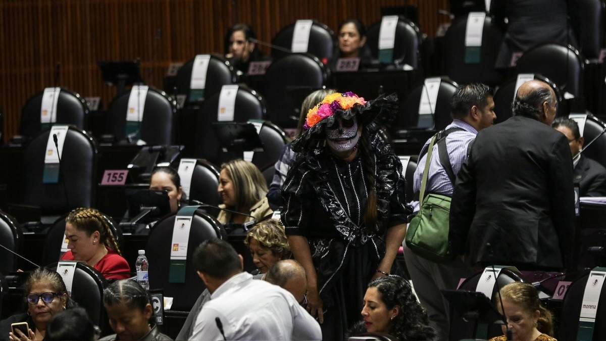 La diputada morenista Rosalba Valencia acudió disfrazada a la sesión del pasado martes en San Lázaro