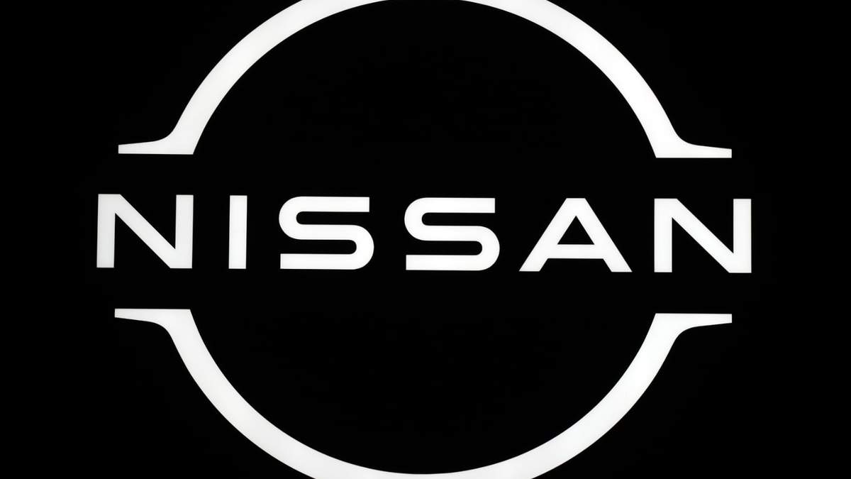 En esta imagen de archivo, el logo de Nissan, visto en el Salón del Auto de Tokio Salon 2025, una feria del sector, el 10 de enero de 2025, en Makuhari Messe, Chiba, cerca de Tokio
