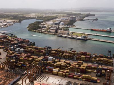 Presidente de Panamá niega acuerdo para que buques de guerra de EU no paguen por cruzar el canal