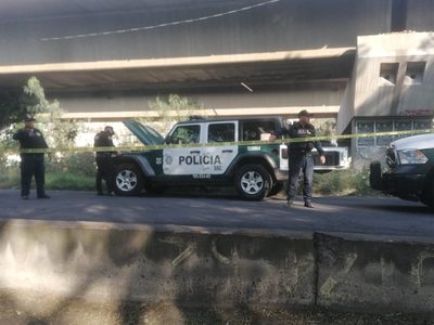Hallan los cuerpos de dos hombres maniatados sobre Río de Los Remedios en la GAM