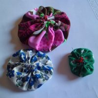 Tus retazos de tela son un tesoro: así hacés scrunchies fáciles con 2 materiales
