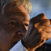 'Vamos a cortar el copete de privilegios”, sentencia López Obrador en la cuna de Peña Nieto