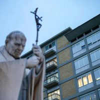 Médicos ordenan "reposo absoluto" al papa Francisco para ayudar a su recuperación