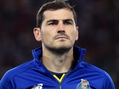 Inesperado: Iker Casillas encuentra a su sucesor y le enseña unos trucos