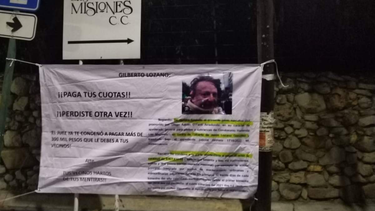 La manta con el mensaje para Gilberto Lozano