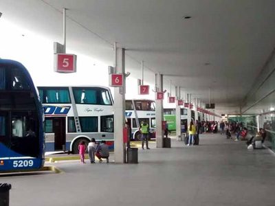 Maleteros bloquean por cuarto día consecutivo la Terminal de Mar del Plata