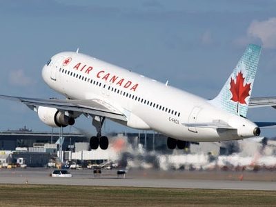 ÚLTIMA HORA. El comandante del avión de Air Canada pide “mucha calma” a los pasajeros