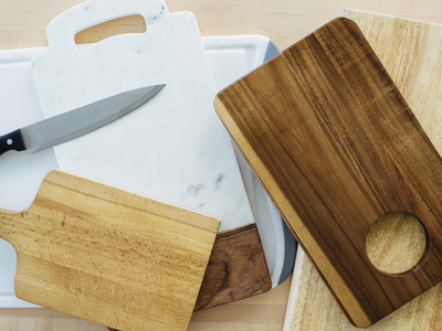 Si tenés una varilla de madera y tablas de cocina manchadas, no las tires: hacé este lindo proyecto para tu casa
