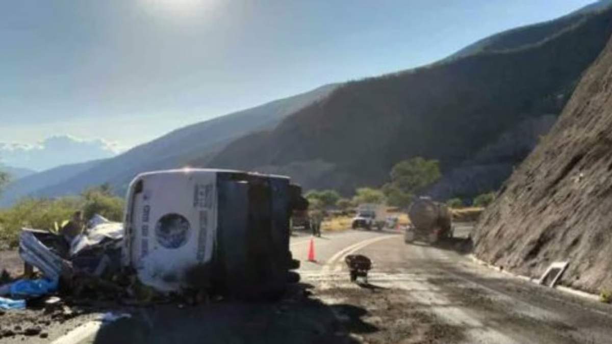 Un autobús se volteó en Oaxaca