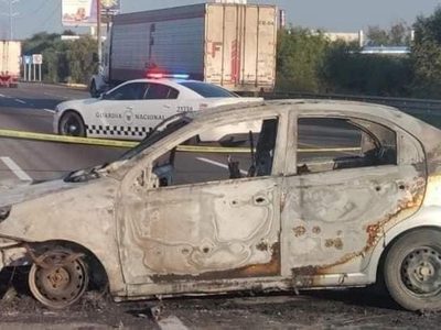 Incendian vehículo con restos humanos en la autopista Puebla-México
