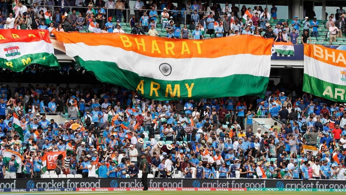 Banderas de la India ondean en un estadio donde se juega un campeonato de cricket entre India y Sudáfrica, Londres, 11 de junio de 2017. El gobierno del primer ministro Narendra Modi reemplazó India por el nombre en sánscrito "Bharat" en las invitaciones a una cena durante la cumbre del G20