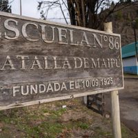 Por el frío, alumnos de la Escuela 86 de San Martín de los Andes toman clases en la sala de maestros