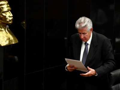 En el Senado, Ruiz Esparza evade acusaciones de corrupción y defiende el NAIM en Texcoco