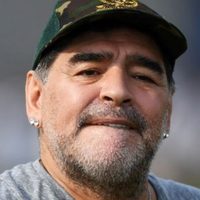 ¡Moda retro! El día que Maradona se puso una mini sunga y revolucionó los años 90