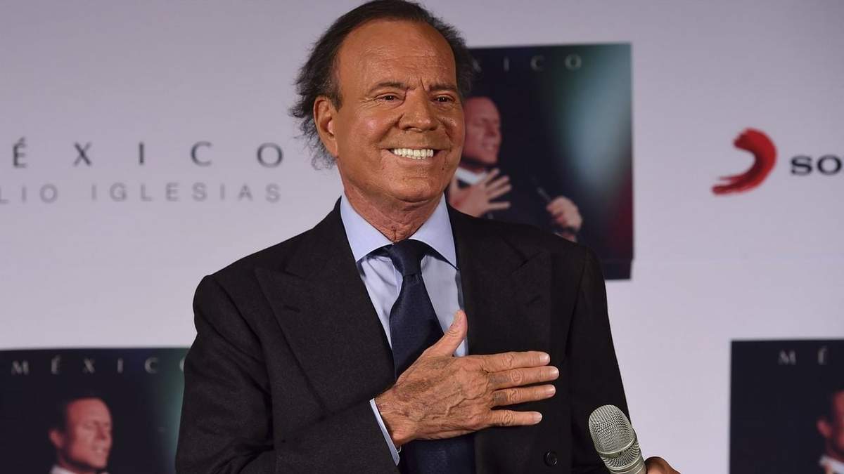 Julio Iglesias. Fuente: (Twitter)