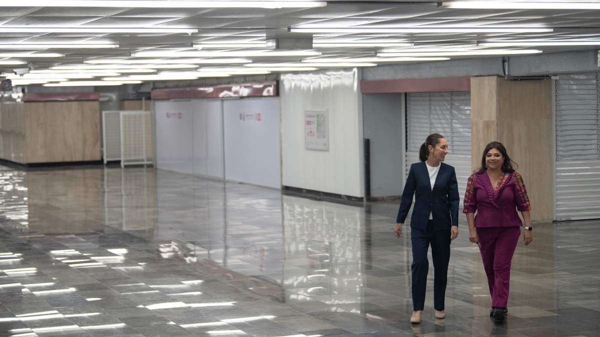 Claudia Sheinbuam y Clara Brugada en la reapertura de cuatro estaciones de la Línea 1 del Metro, el 23 de abril pasado