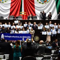 Legisladores chocan por revocación y consultas; oposición ve intento de "reelección" presidencial