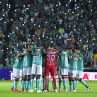 León ruge y vence 2-0 al Puebla
