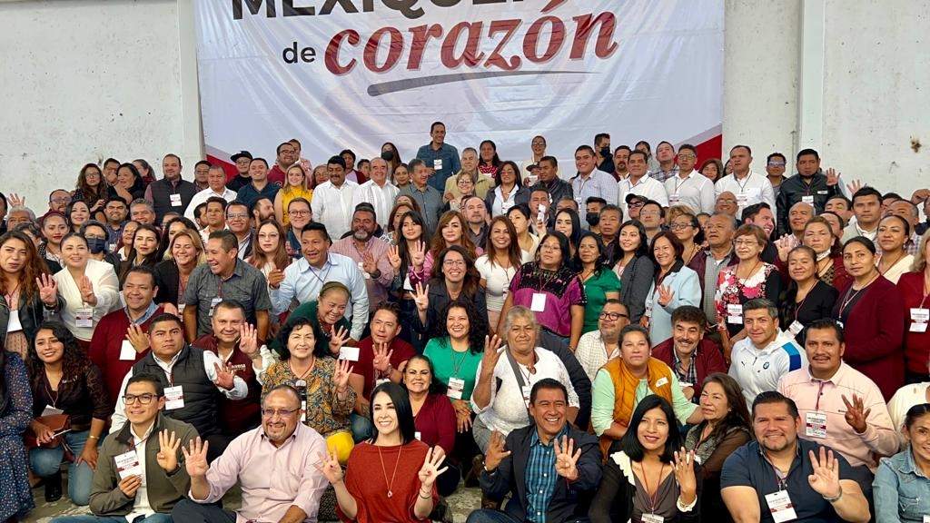 Higinio Martínez con consejeros estatales de Morena en el Estado de México