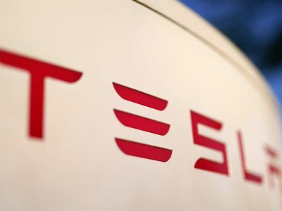 Utilidades de Tesla en el primer trimestre del año se desploman 55%... pero sus acciones suben