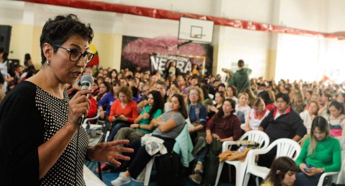 Asamblea de ATEN Capital. Fuente: (Emiliano Ortiz - Minuto Neuquén)