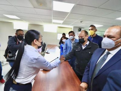 Cuevas ofreció sus “más sinceras disculpas” a policías que la acusaron de robo (Video)