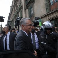 Salinas Pliego: "El virus no va a desaparecer mañana y yo pienso aprender a vivir