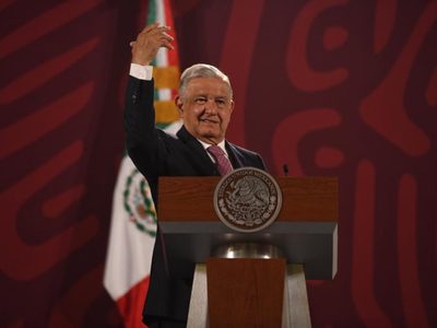 López Obrador asegura que subirse a un Ferrari le provocaría remordimiento