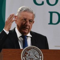 “No traficamos con la necesidad de la gente, revira AMLO al PAN